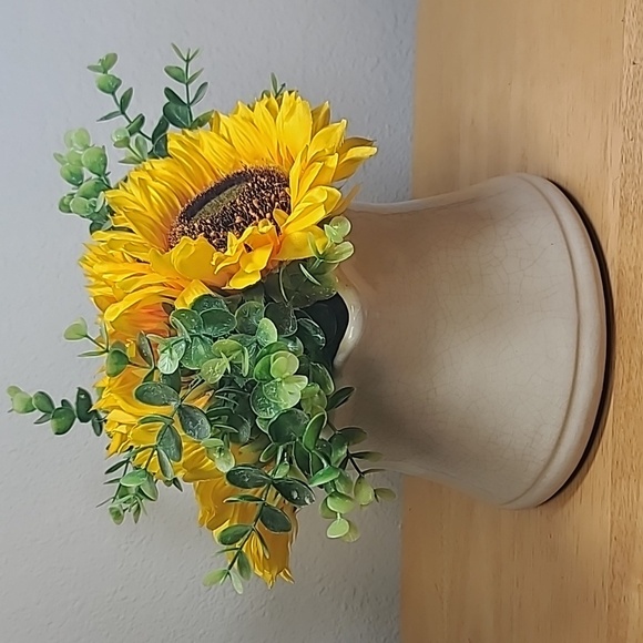 BEAUTIFUL sunflowers 🌻 in ceramic picture - Picture 2 of 6